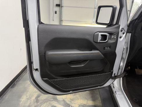 Used 2023 Jeep Wrangler Unlimited Sahara AWD/4WD image 9