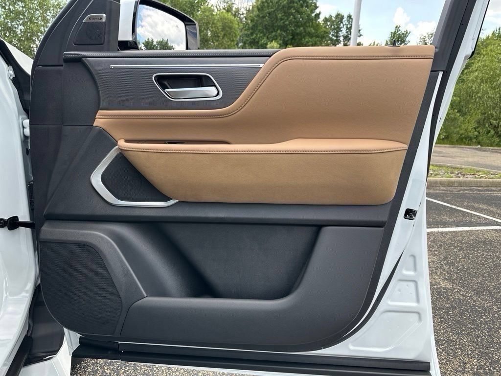 New 2027 INFINITI QX80 Luxe w/ Cargo Package AWD/4WD image 11