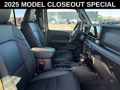 New 2025 Jeep Gladiator High Tide image 25