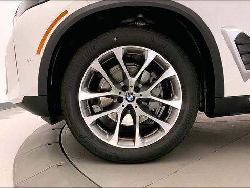 New 2026 BMW X5 xDrive40i w/ Premium Package image 9