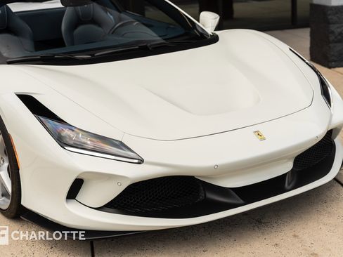 Used 2022 Ferrari F8 Tributo image 2