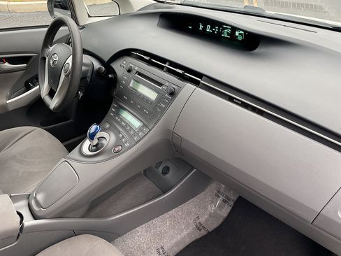 Used 2010 Toyota Prius Two FWD image 32