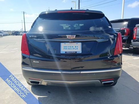 Used 2017 Cadillac XT5 Platinum w/ Driver Assist Package AWD/4WD image 8