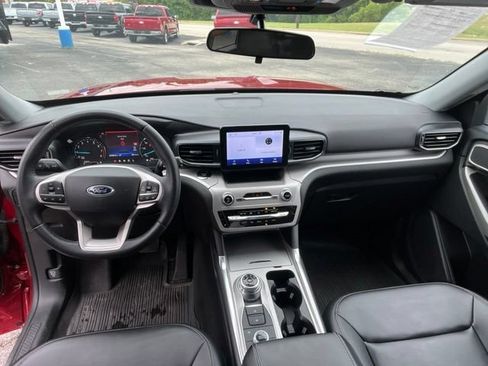 Used 2024 Ford Explorer XLT w/ Equipment Group 202A AWD/4WD image 8