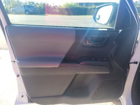Used 2022 Toyota Tacoma SR RWD image 10