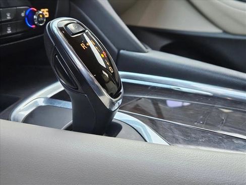 Used 2018 Buick Enclave Essence image 14