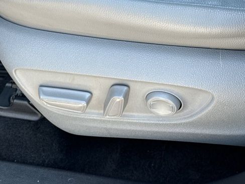 Used 2021 Toyota Highlander XLE FWD image 24