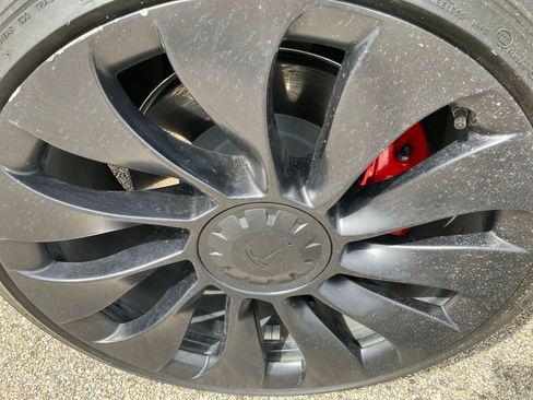 Used 2024 Tesla Model Y Performance AWD/4WD image 9