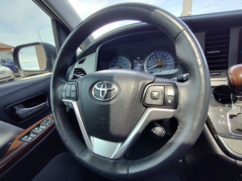 Used 2017 Toyota Sienna Limited Premium image 20