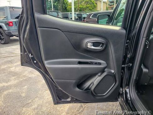 Certified 2020 Jeep Renegade Altitude FWD image 19