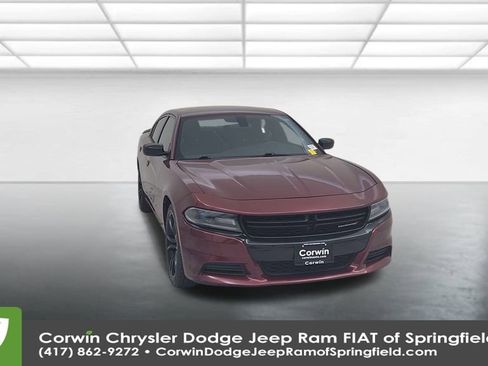 Used 2018 Dodge Charger SXT w/ Blacktop Package image 5