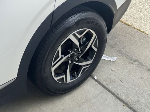 Used 2025 Kia Sportage LX FWD image 29