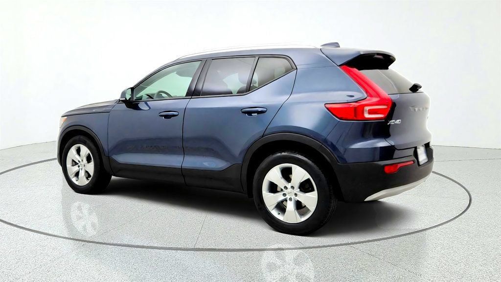 Used 2021 Volvo XC40 T5 Momentum w/ Premium Package AWD/4WD image 7