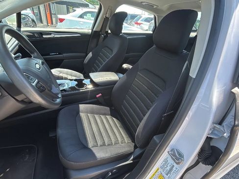 Used 2014 Ford Fusion SE FWD image 9