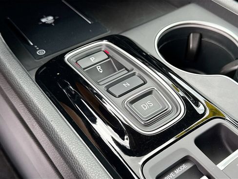 Used 2024 Honda Pilot Touring image 19
