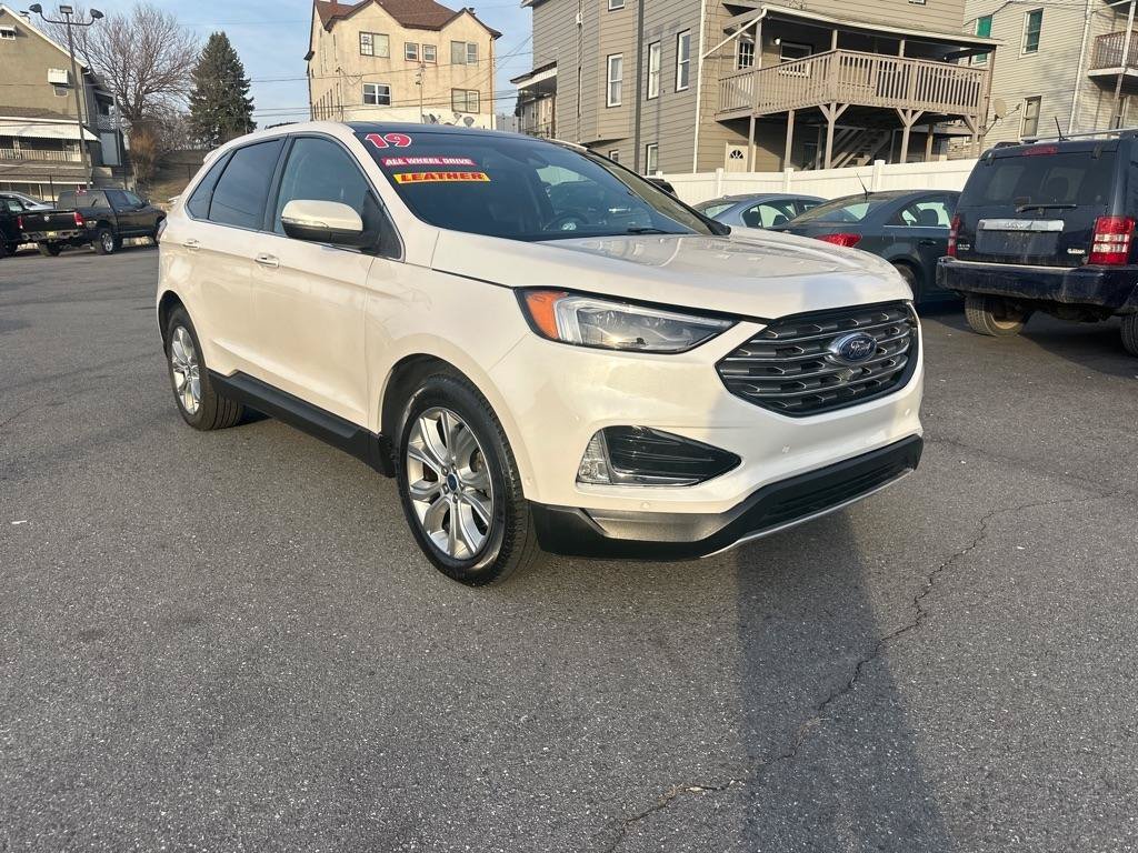 Used 2019 Ford Edge Titanium w/ Equipment Group 301A AWD/4WD image 2