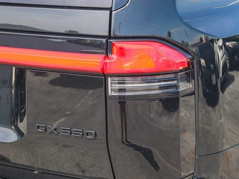 Used 2024 Lexus GX 550 w/ Cold Area Package AWD/4WD image 10