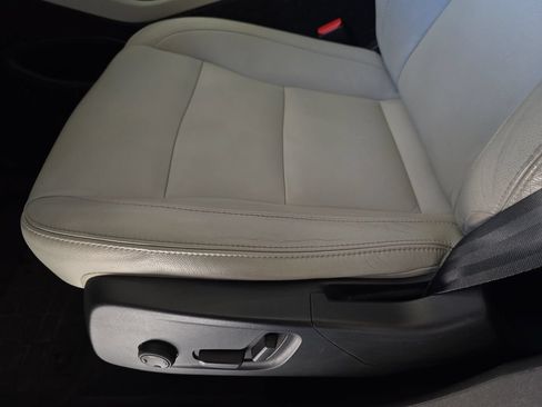 Used 2019 Volvo XC40 T5 Momentum AWD/4WD image 30