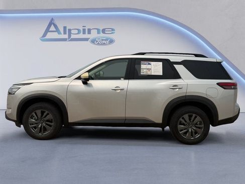 Used 2025 Nissan Pathfinder SV FWD image 2