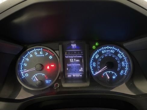 Used 2018 Toyota Tacoma TRD Sport w/ Technology Package image 16