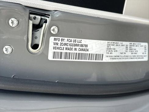 Certified 2024 Chrysler Pacifica Limited FWD image 33