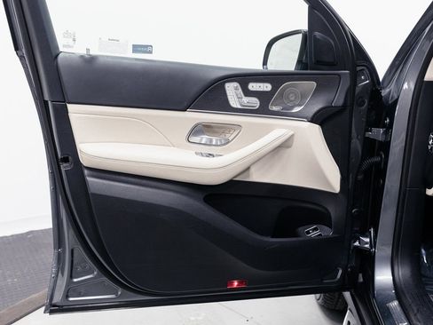 Used 2025 Mercedes-Benz GLE 450e 4MATIC w/ Driver Assistance Package image 5