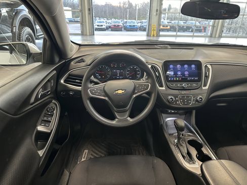 Used 2022 Chevrolet Malibu LT image 2