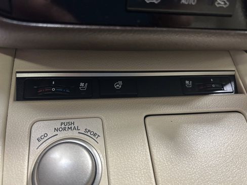Used 2016 Lexus ES 350 350 w/ Navigation System Package image 19