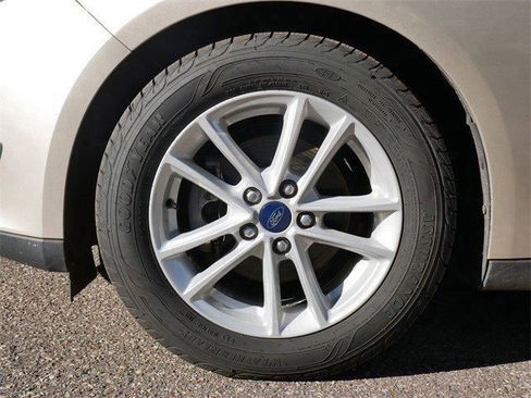 Used 2017 Ford Focus SE image 9