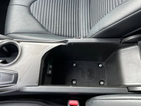 Used 2024 Toyota Camry SE image 32