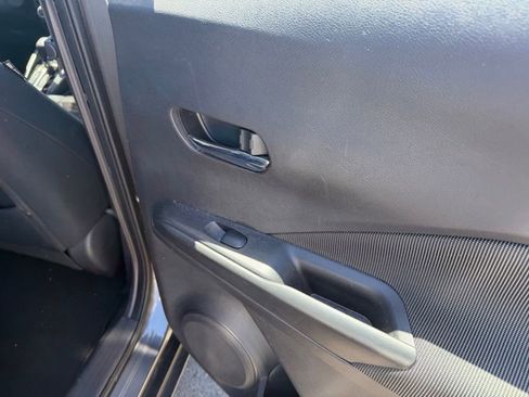Used 2018 Nissan Kicks SV FWD image 31
