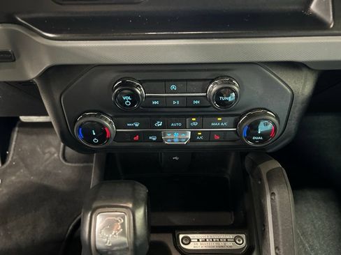 Certified 2022 Ford Bronco Big Bend w/ Sasquatch Package AWD/4WD image 23