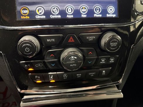 Used 2021 Jeep Grand Cherokee Altitude image 31