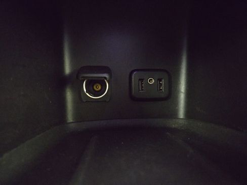 Used 2019 GMC Acadia SLE image 27