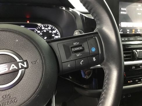 Used 2022 Nissan Pathfinder SV AWD/4WD image 15