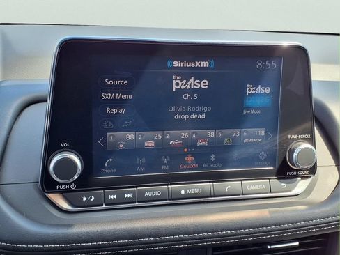 Used 2025 Nissan Rogue SV FWD image 10