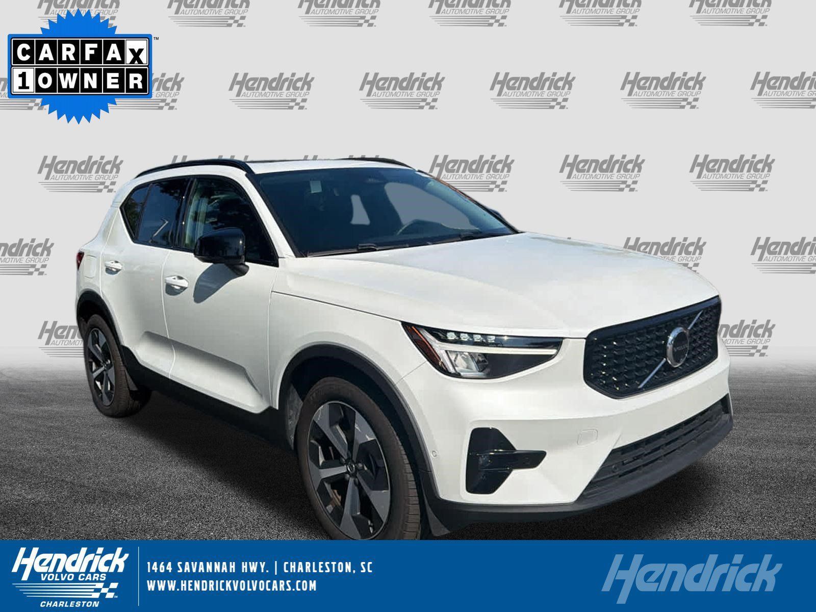 Certified 2025 Volvo XC40 B5 Plus AWD/4WD image 1