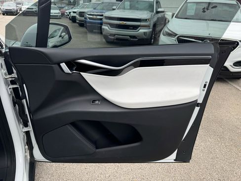 Used 2016 Tesla Model X Performance image 17