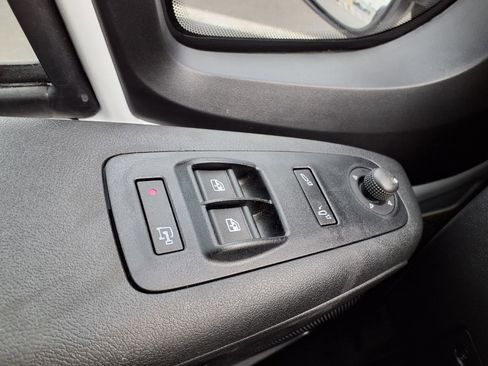 Used 2024 RAM ProMaster 2500 w/ Convenience Group image 19