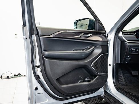 Used 2021 Jeep Grand Cherokee L Laredo image 24