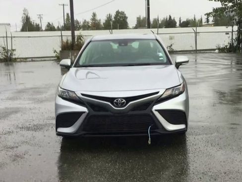 Used 2022 Toyota Camry SE image 3
