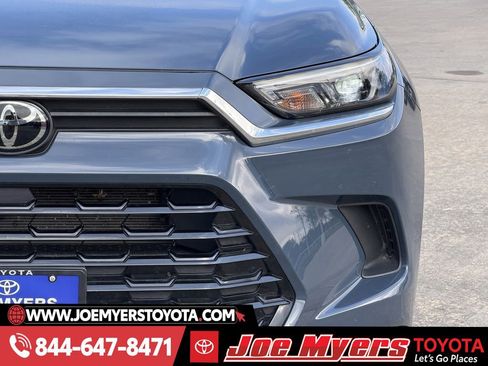 Used 2025 Toyota Grand Highlander FWD image 4