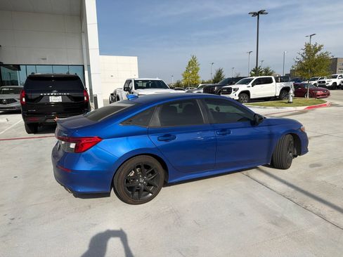 Used 2024 Honda Civic Sport image 2