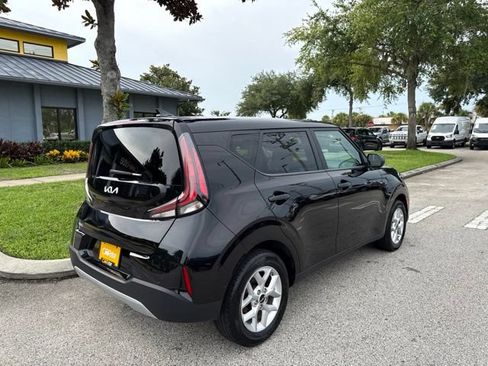 Used 2025 Kia Soul LX w/ LX Technology Package FWD image 7