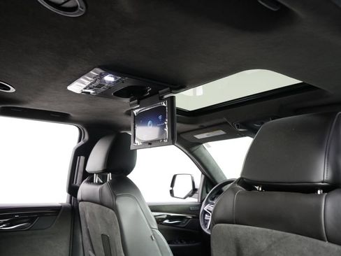 Used 2020 Cadillac Escalade Platinum AWD/4WD image 17