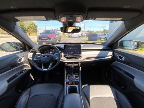 Used 2024 Jeep Compass Latitude AWD/4WD image 31