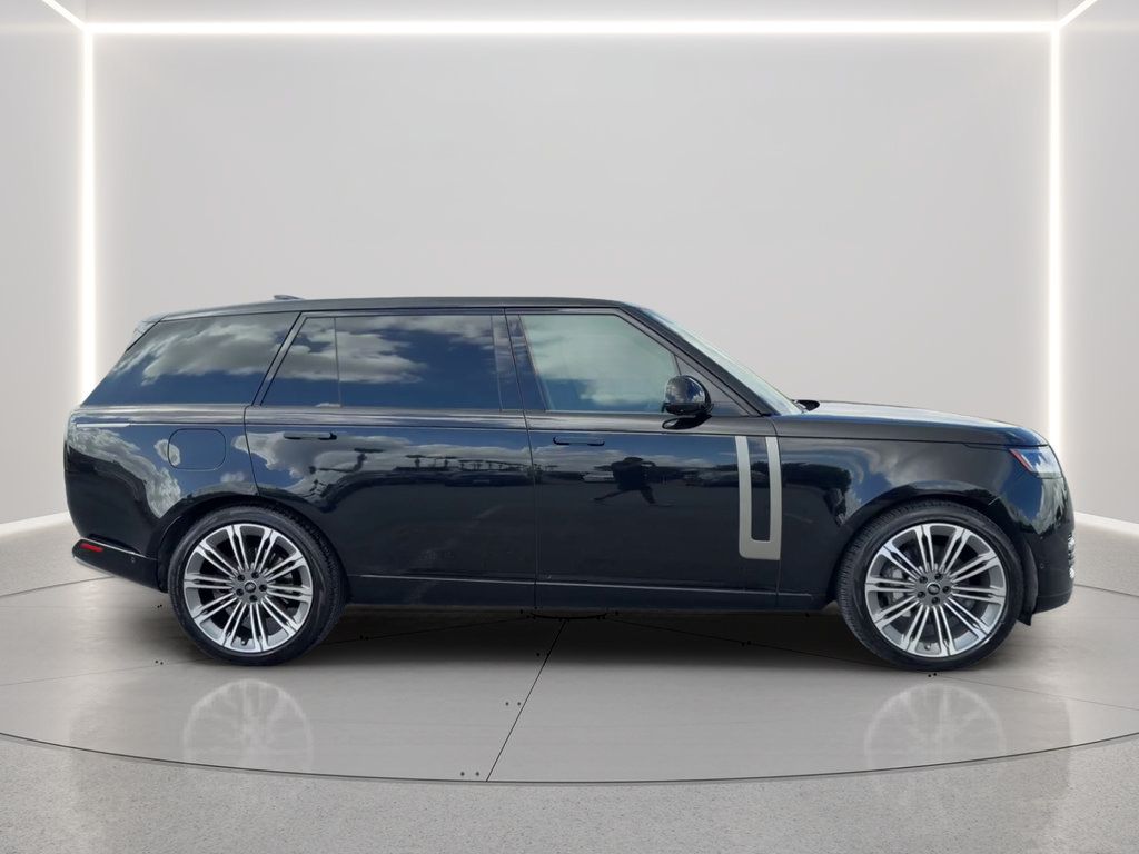 Used 2024 Land Rover Range Rover Long Wheelbase SE AWD/4WD image 4