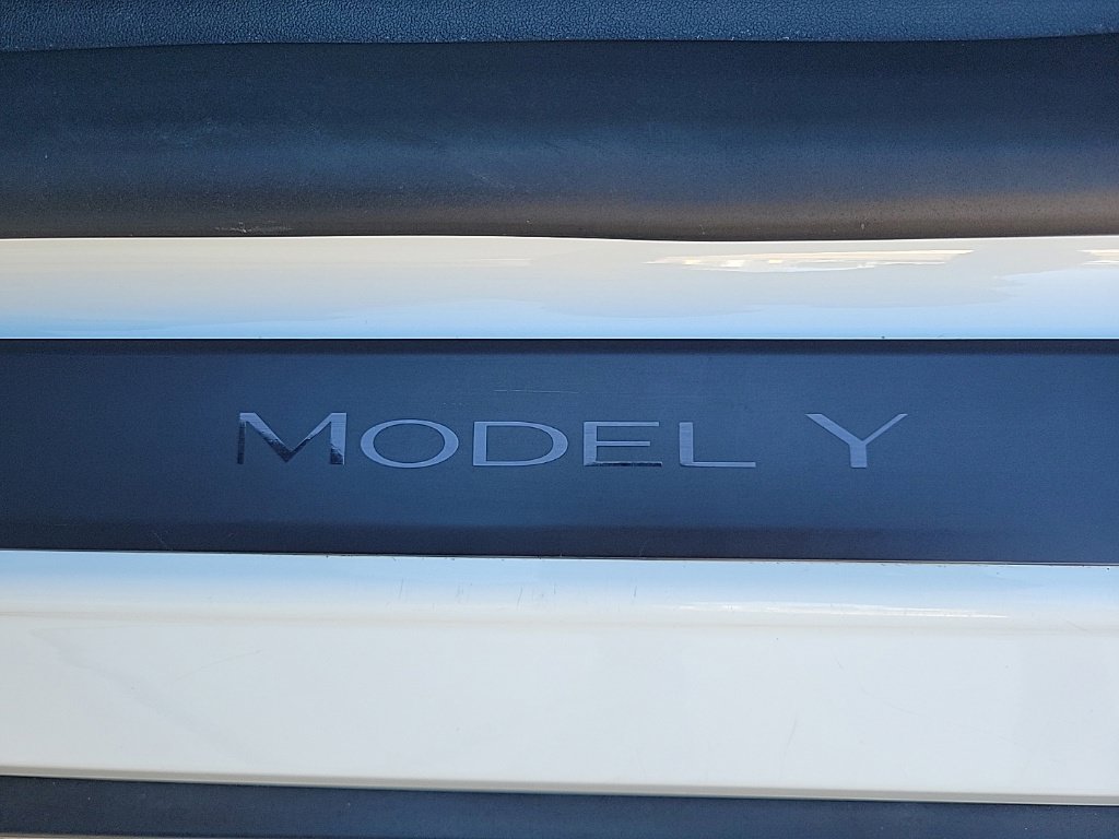 Used 2024 Tesla Model Y Long Range AWD/4WD image 30