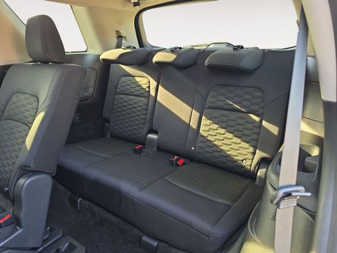 Used 2025 Nissan Pathfinder SV FWD image 20