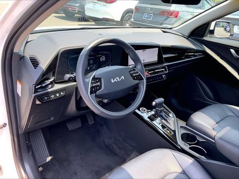 Used 2023 Kia Niro FWD image 4